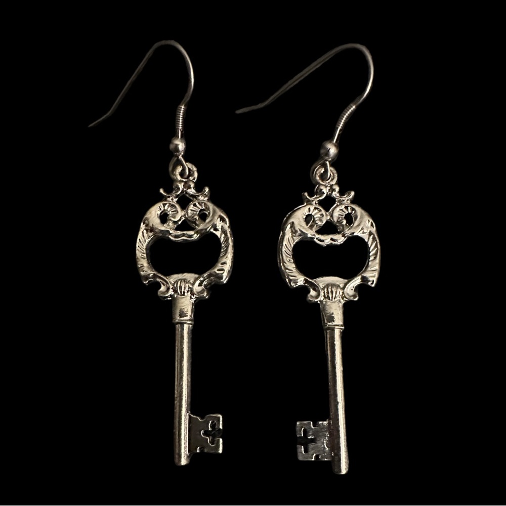 Skeleton Key Dangle Earrings Silver Tone Filigree Style